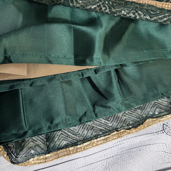 Elegant Emerald Green Lehenga Choli Set - Picture 11 of 14